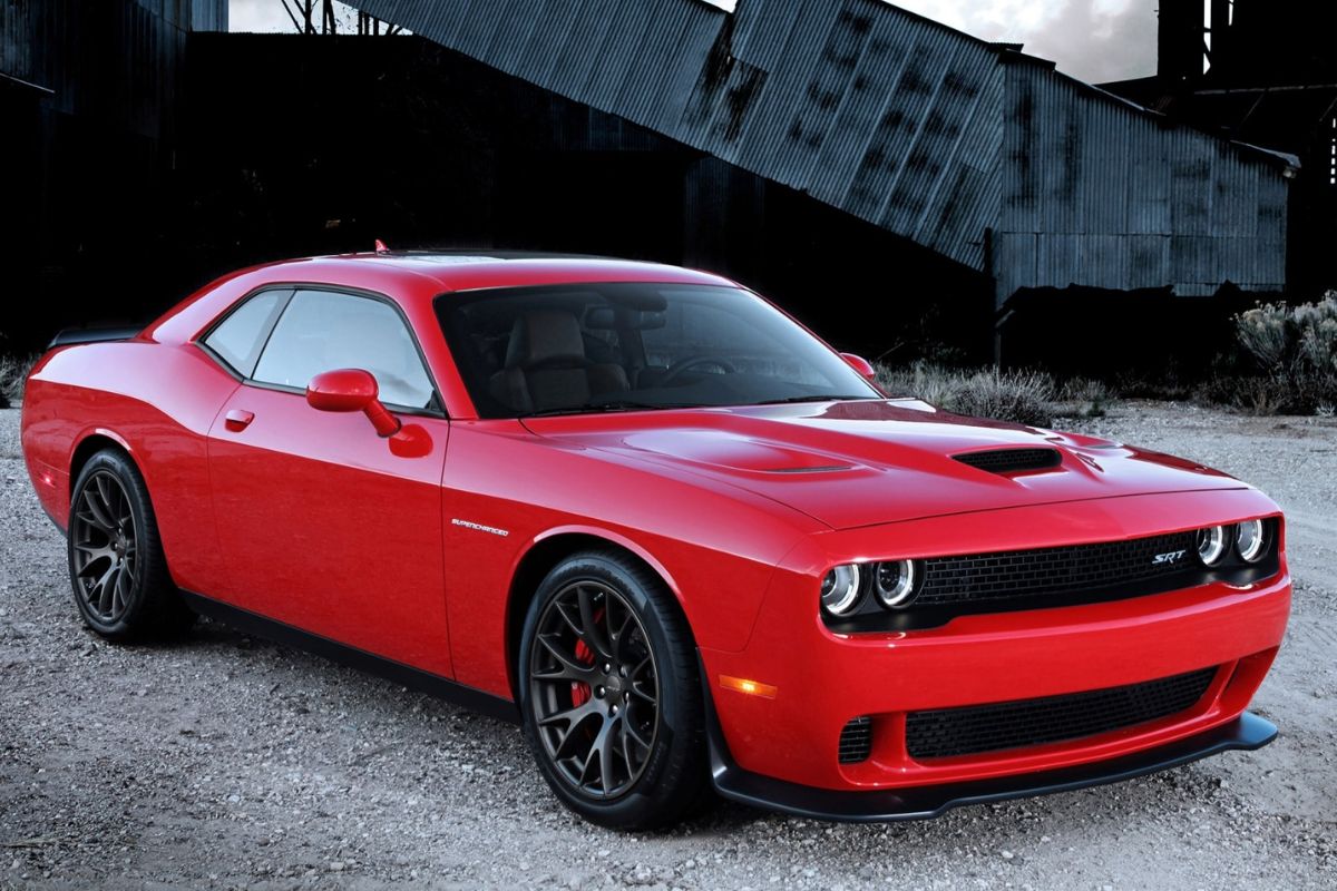 Felipe Titto indica o Dodge Challenger Hellcat